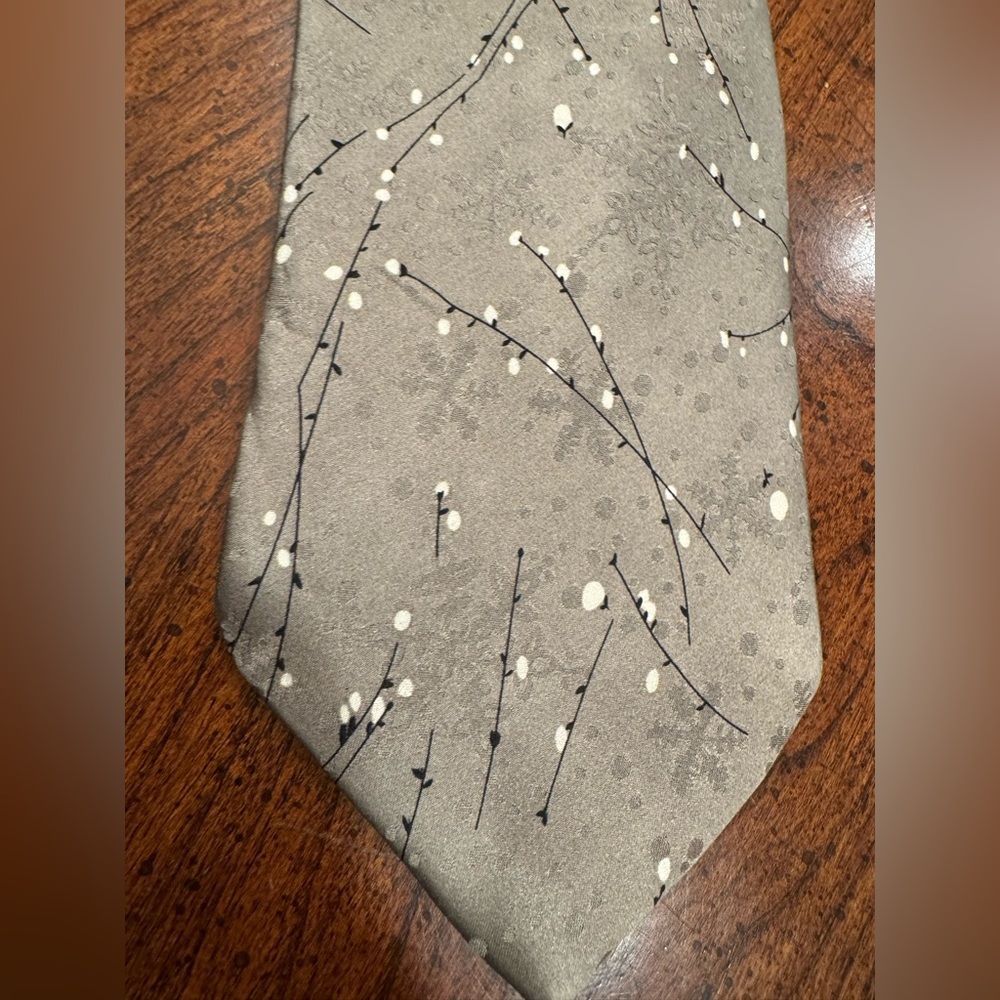 Kai Long Winter Blossom Snowflake Gray 100% Silk Tie - Picture 3 of 5